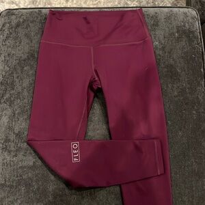 FLEO Leggings
Large
25”